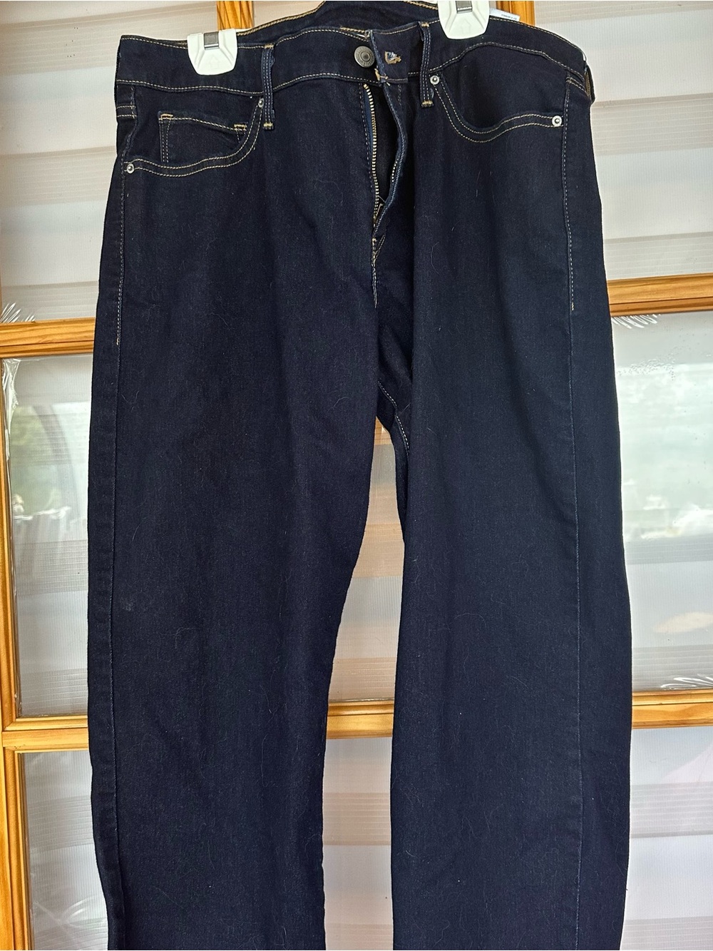 Woman’s Dark Blue Straight-Leg capris